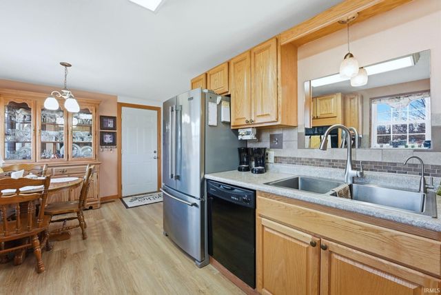 9927 Portage Road, Roanoke, IN 46783