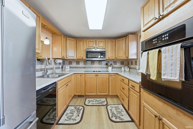 9927 Portage Road, Roanoke, IN 46783