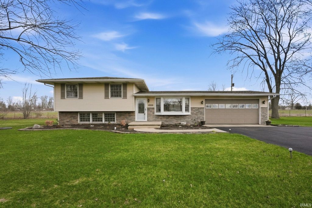 9927 Portage Road, Roanoke, IN 46783