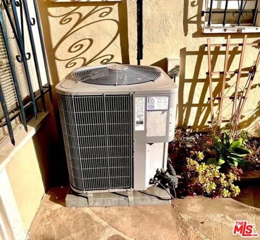 10817 Lindbrook Drive, Los Angeles, CA 90024