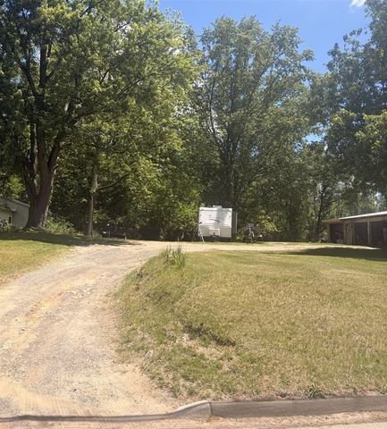 627 Fairyland Avenue, Jackson, MI 49202