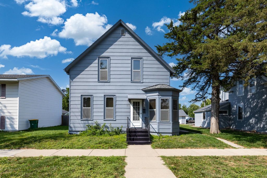 210 W Church Street, Belle Plaine, MN 56011 — exterior