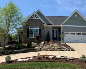 610 Caruthers Ln, Irwin, PA 15642