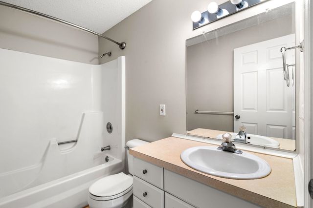 7 Saint James Pl Apt 724, Nashua, NH 03062