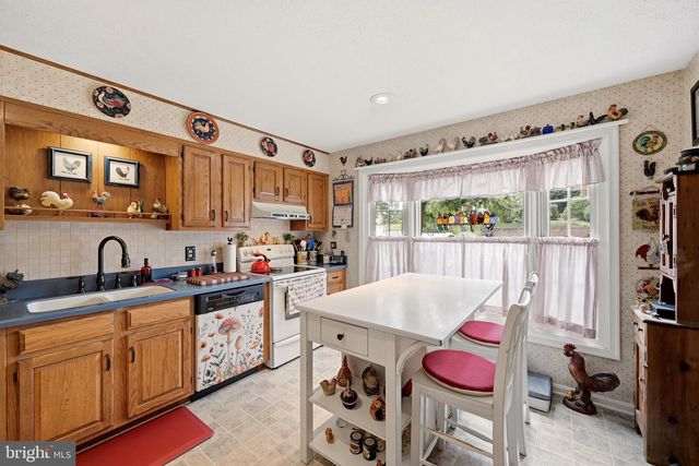 2104 STONELEIGH DR, Winchester, VA 22601