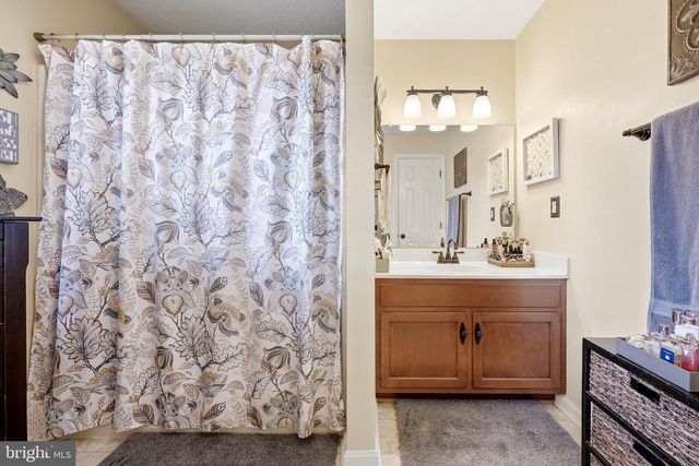 2104 STONELEIGH DR, Winchester, VA 22601