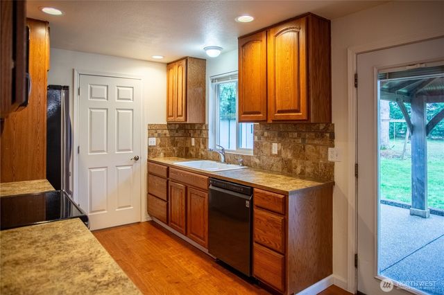 19139 Rosemary St SW, Rochester, WA 98579