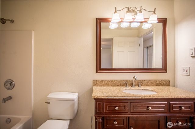 19139 Rosemary St SW, Rochester, WA 98579