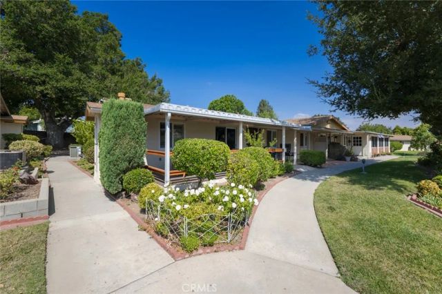 26753 Whispering Leaves A, Newhall, CA 91321