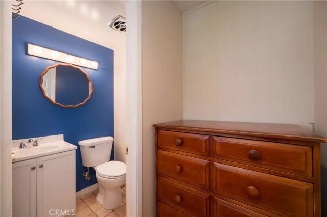 26753 Whispering Leaves A, Newhall, CA 91321