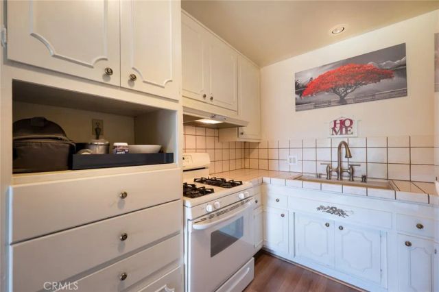 26753 Whispering Leaves A, Newhall, CA 91321