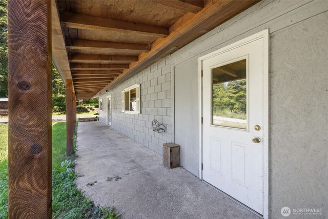 33 Baskins Road, Port Angeles, WA 98363