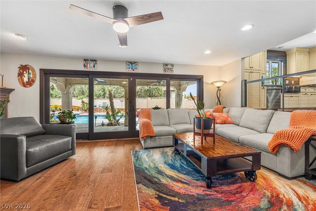 8712 Bolzano Court, Las Vegas, NV 89117