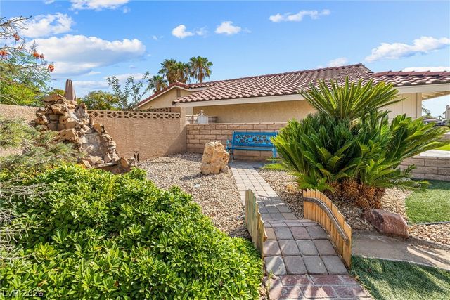 8712 Bolzano Court, Las Vegas, NV 89117