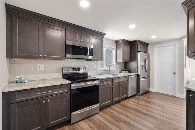 8 Alfred Place, Woburn, MA 01801