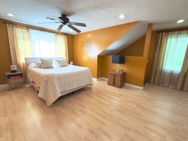 8 Alfred Place, Woburn, MA 01801