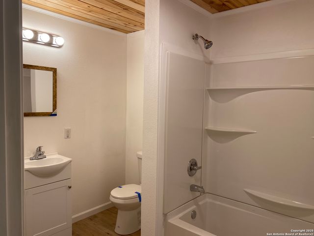 202 Cottage, Seguin, TX 78155