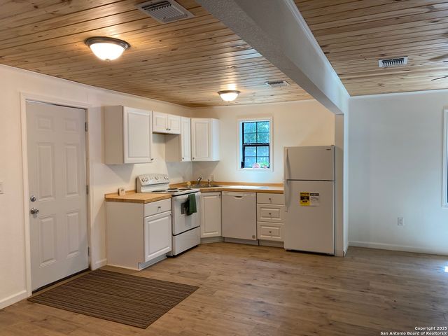 202 Cottage, Seguin, TX 78155