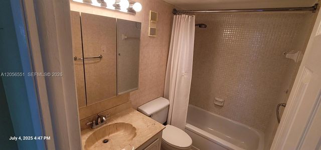 1300 Saint Charles Place L19, Pembroke Pines, FL 33026