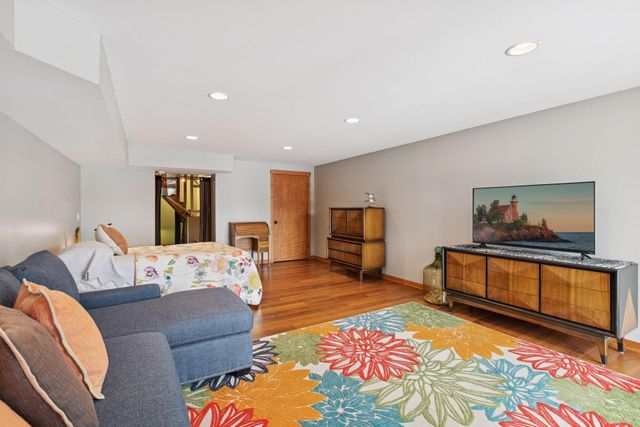 219 Morgan Avenue N, Minneapolis, MN 55405