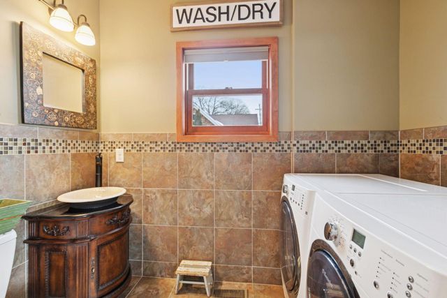 219 Morgan Avenue N, Minneapolis, MN 55405