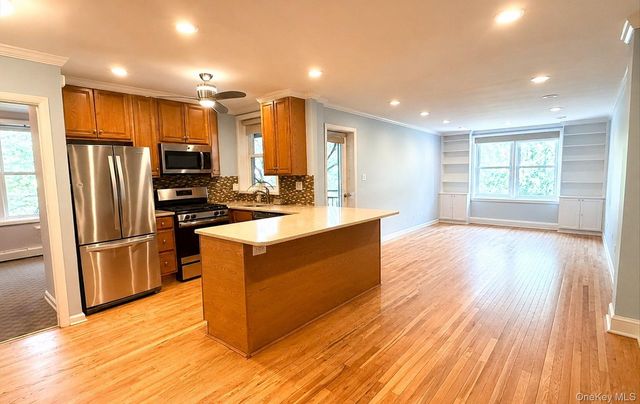 42-30 Douglaston Parkway 5L, Douglaston, NY 11363