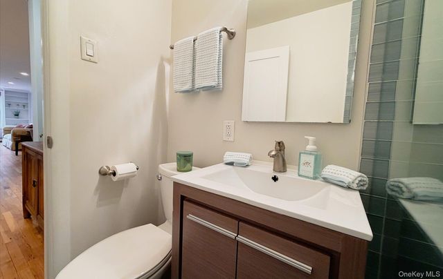 42-30 Douglaston Parkway 5L, Douglaston, NY 11363