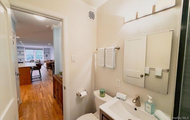 42-30 Douglaston Parkway 5L, Douglaston, NY 11363