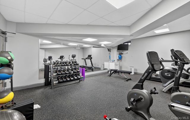 42-30 Douglaston Parkway 5L, Douglaston, NY 11363