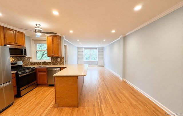 42-30 Douglaston Parkway 5L, Douglaston, NY 11363