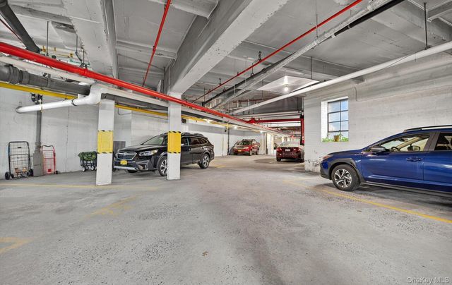 42-30 Douglaston Parkway 5L, Douglaston, NY 11363