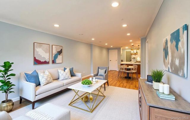42-30 Douglaston Parkway 5L, Douglaston, NY 11363