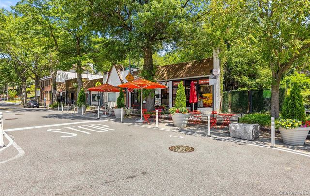 42-30 Douglaston Parkway 5L, Douglaston, NY 11363