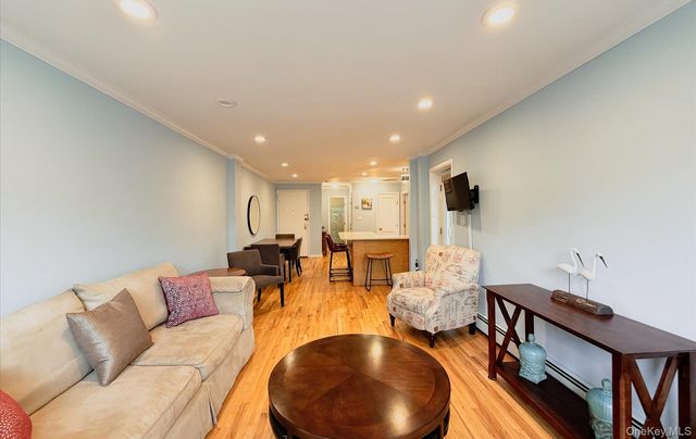 42-30 Douglaston Parkway 5L, Douglaston, NY 11363