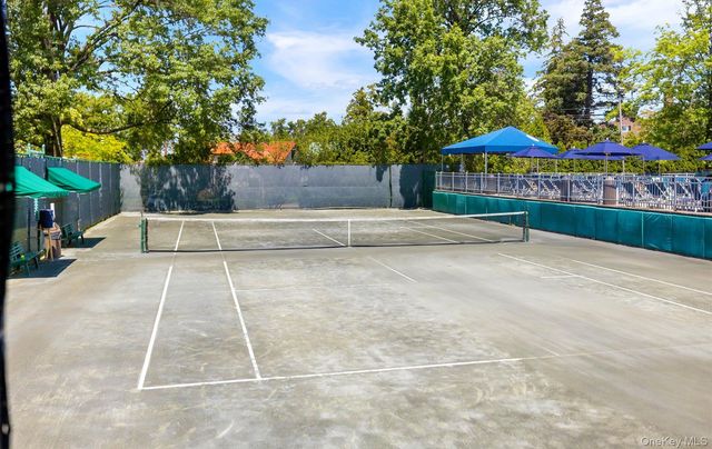 42-30 Douglaston Parkway 5L, Douglaston, NY 11363