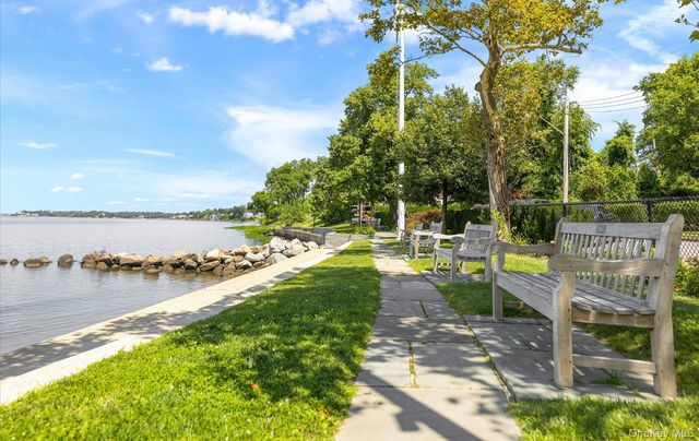 42-30 Douglaston Parkway 5L, Douglaston, NY 11363