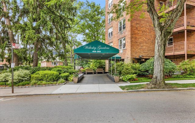 42-30 Douglaston Parkway 5L, Douglaston, NY 11363
