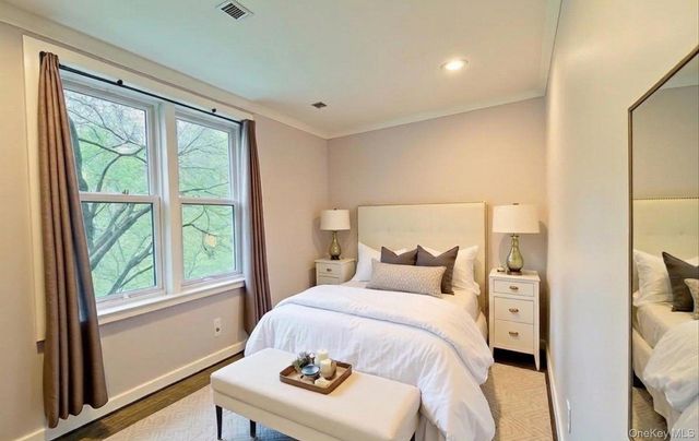 42-30 Douglaston Parkway 5L, Douglaston, NY 11363