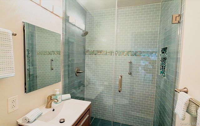 42-30 Douglaston Parkway 5L, Douglaston, NY 11363