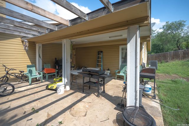 9715 SUGARLOAF DR, San Antonio, TX 78245