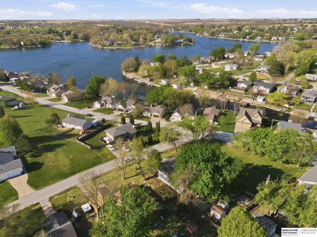 1702 Dunbar Drive, Plattsmouth, NE 68048