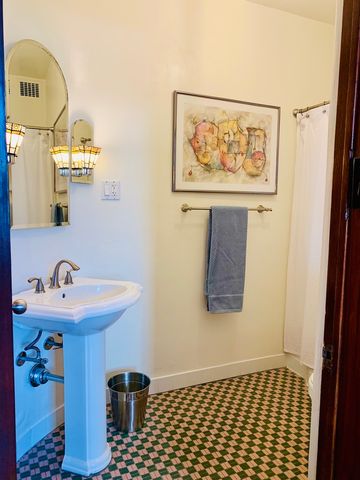 143 W Burton Place 2S, Chicago, IL 60610