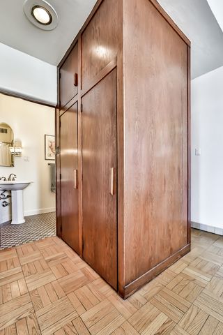 143 W Burton Place 2S, Chicago, IL 60610