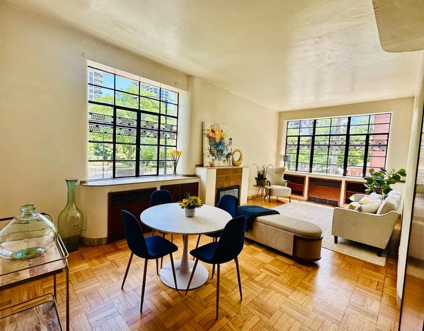 143 W Burton Place 2S, Chicago, IL 60610