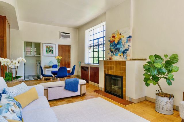 143 W Burton Place 2S, Chicago, IL 60610
