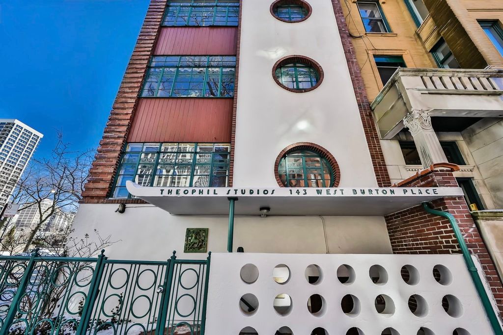 143 W Burton Place 2S, Chicago, IL 60610