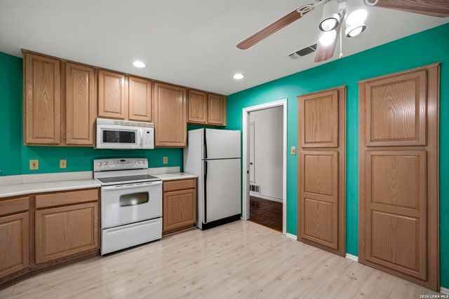 3711 HUNTERS CIR, San Antonio, TX 78230