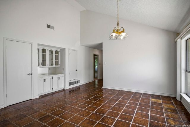 3711 HUNTERS CIR, San Antonio, TX 78230