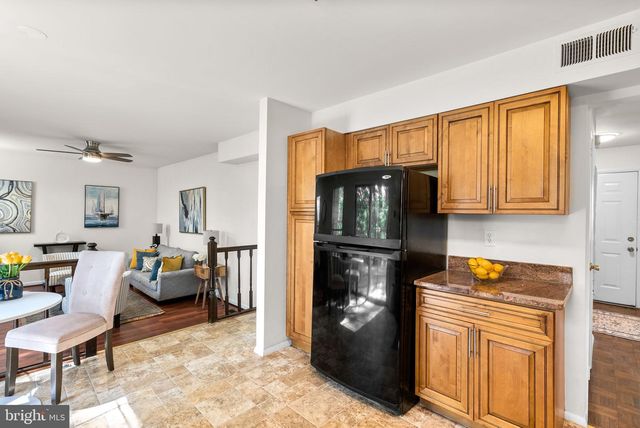 9704 STANTON HALL CT, Gaithersburg, MD 20882