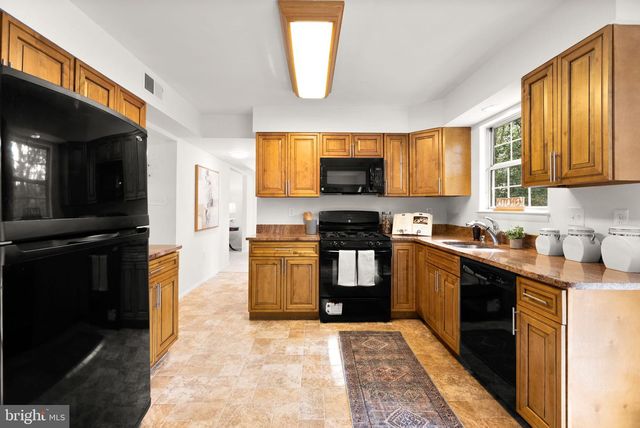 9704 STANTON HALL CT, Gaithersburg, MD 20882